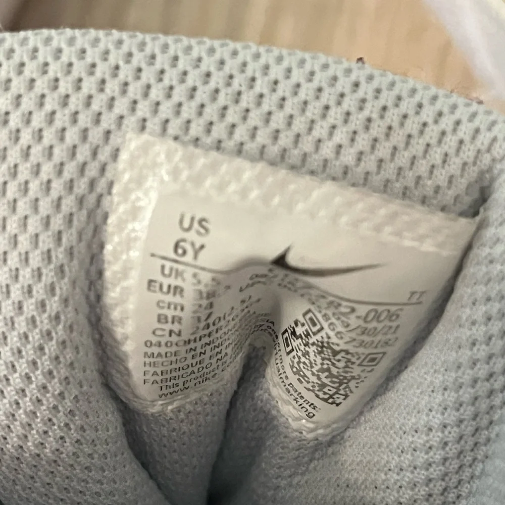 Nike Borough Low Shoes